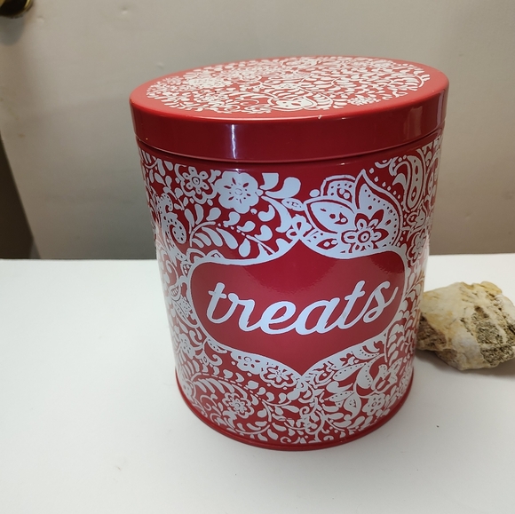 The Pioneer Woman flea market treat canister red and white tin canister - Picture 3 of 11
